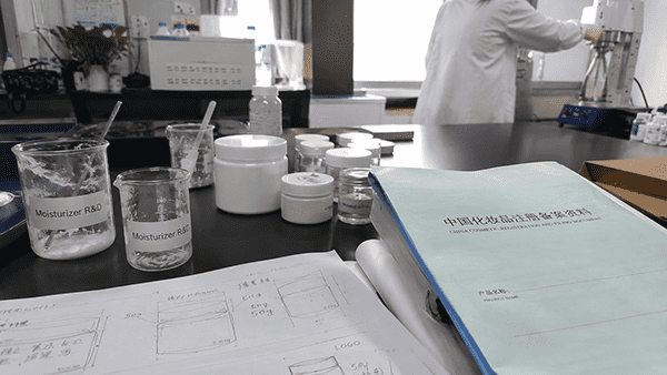 Why Does Ultra-Low MOQ Cosmetic Manufacturing Often Fail Before Production Starts?